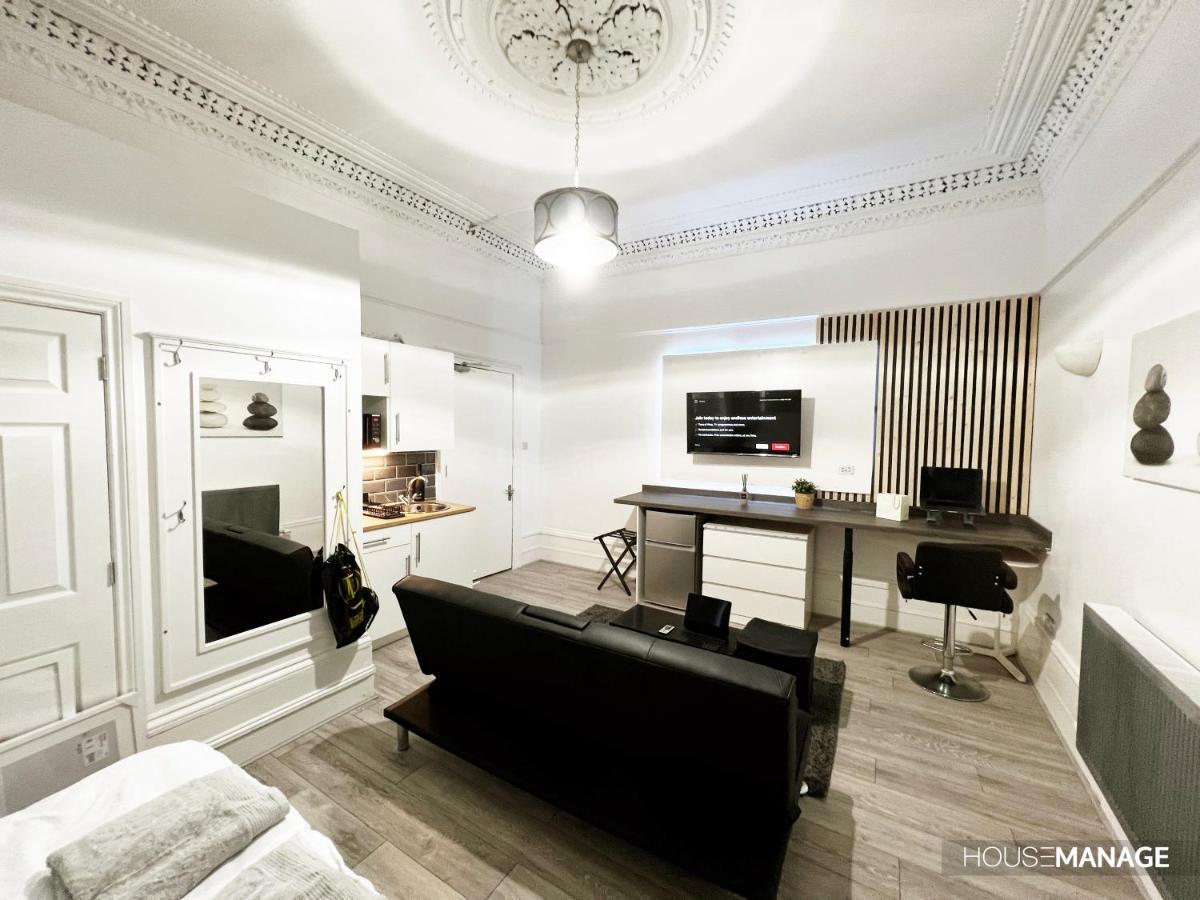 Erin Court Mansion - Rm 11 Hotel Кройдон Екстериор снимка